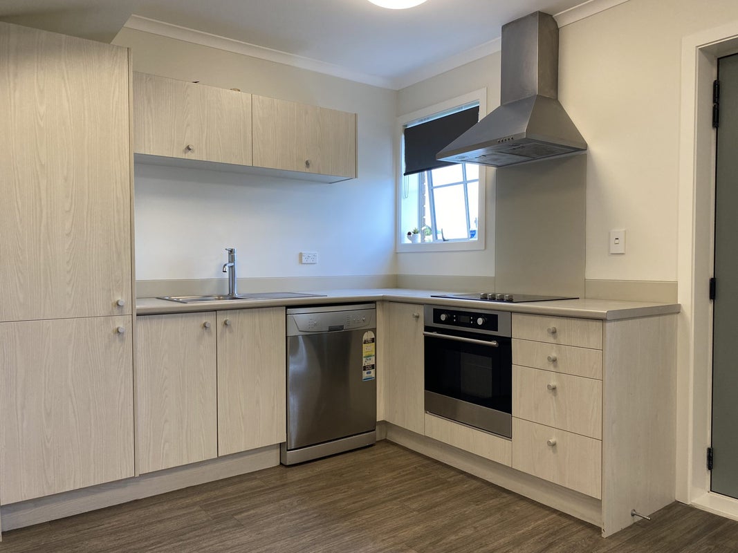 23 Chiefs Court, Hamilton East, Hamilton - Carousel 2