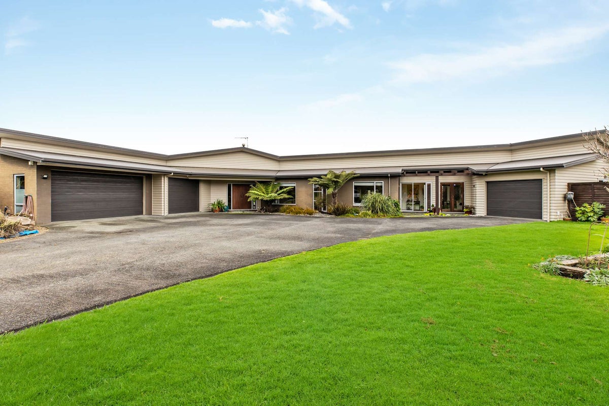 10 Millbrook Drive, Waiuku, Waiuku - Carousel 2