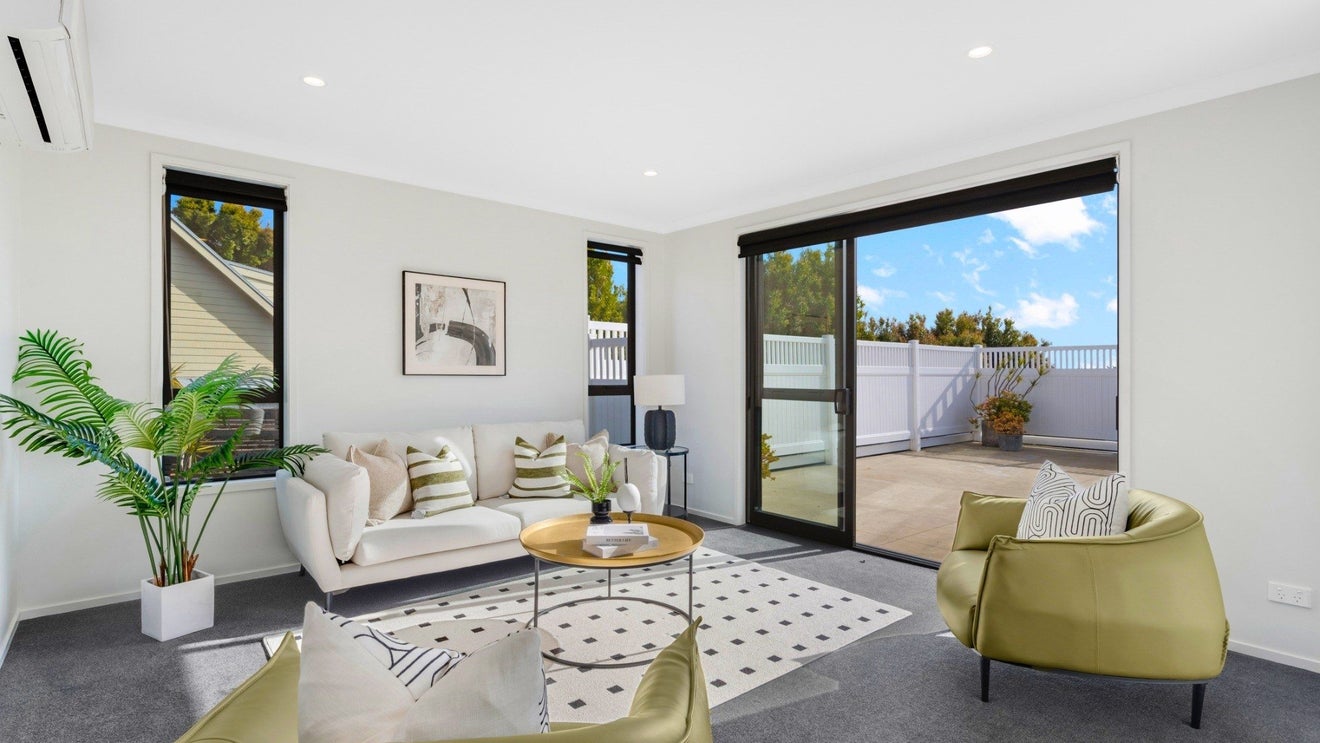 74 Gills Road, Bucklands Beach, Auckland - Carousel 1
