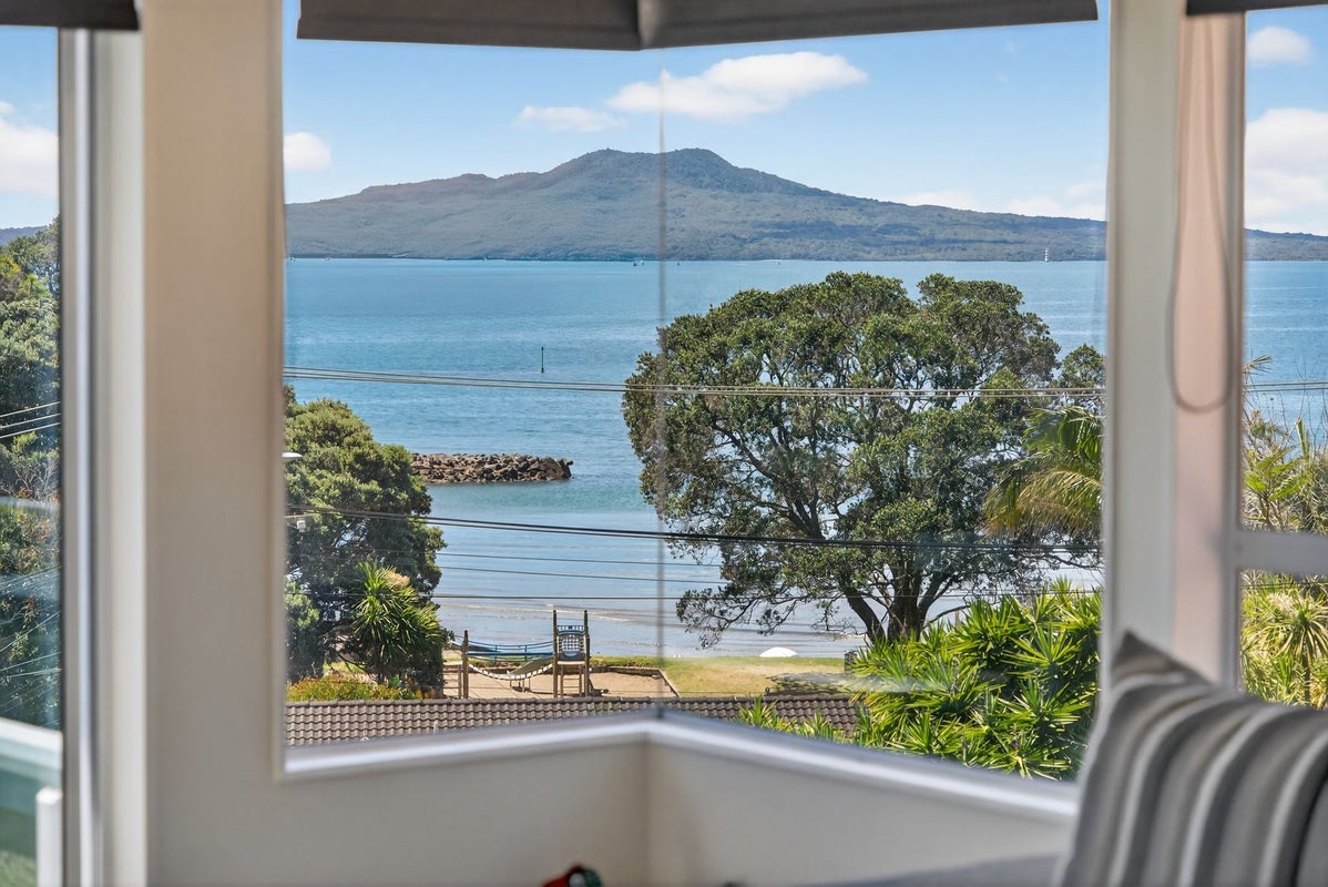 70 Beach Road, Castor Bay, Auckland - Carousel 2