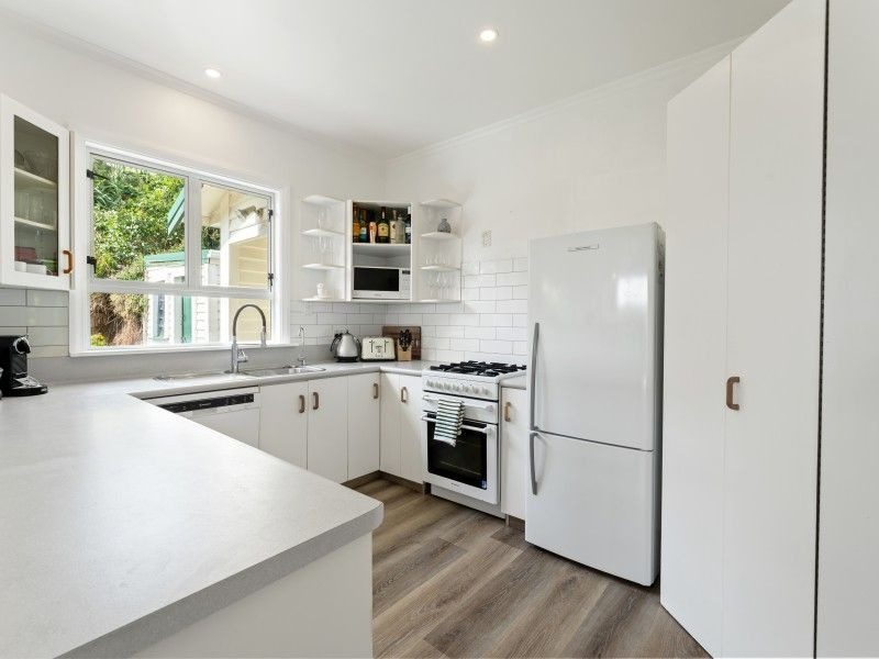 41 Queens Road, Glen Avon, New Plymouth - Carousel 2