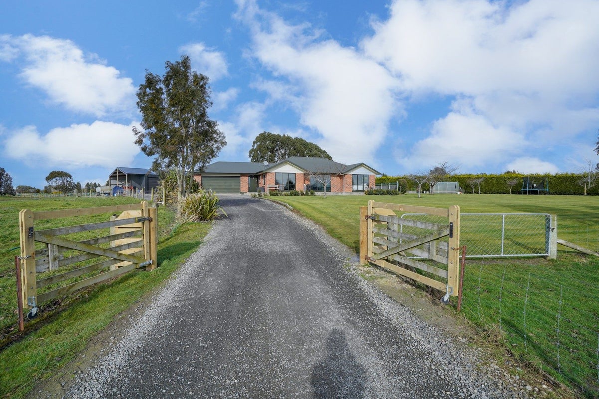 49 Langshaw Road, Mill Road - Carousel 34