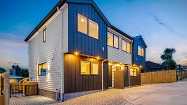8B Ayrton Street, Te Atatu South, Auckland - Carousel 1
