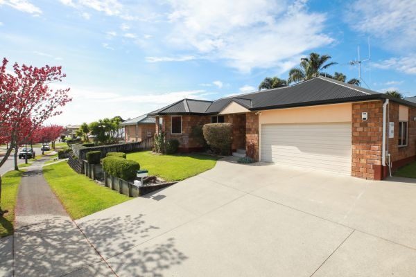 33 Twickenham Place, Nawton, Hamilton - Carousel 1
