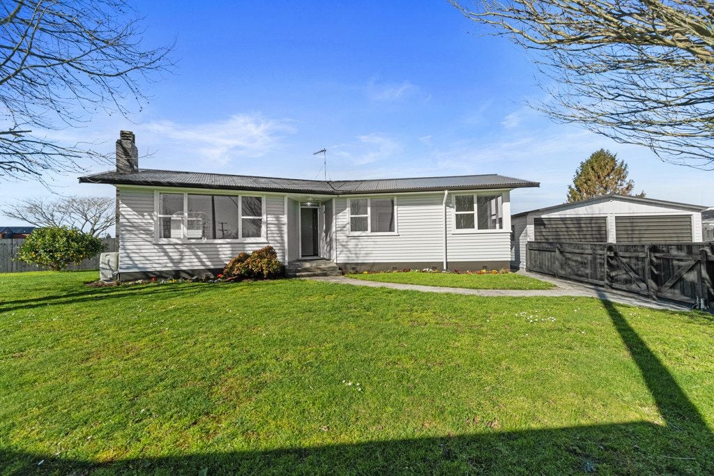 81 Collins Road, Melville, Hamilton - Carousel 1