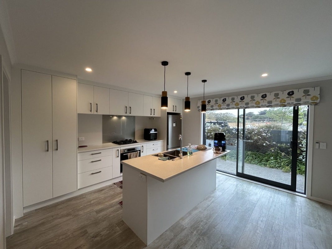 12 Bluff Road, Kenepuru, Porirua - Carousel 1