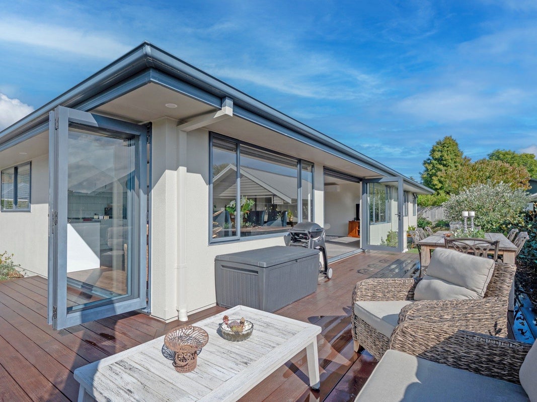 14 Lakemere Way, Kinloch, Taupo - Carousel 1
