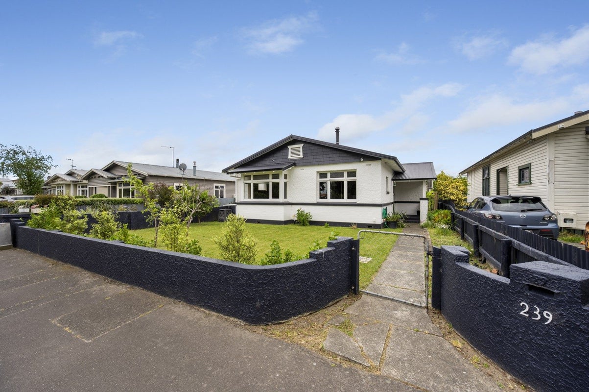 239 Georges Drive, Napier South, Napier - Carousel 1