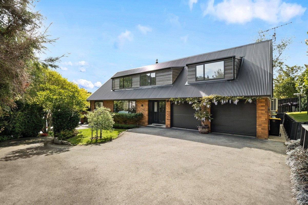 75 Glenross Street, Glenross, Dunedin - Carousel 1