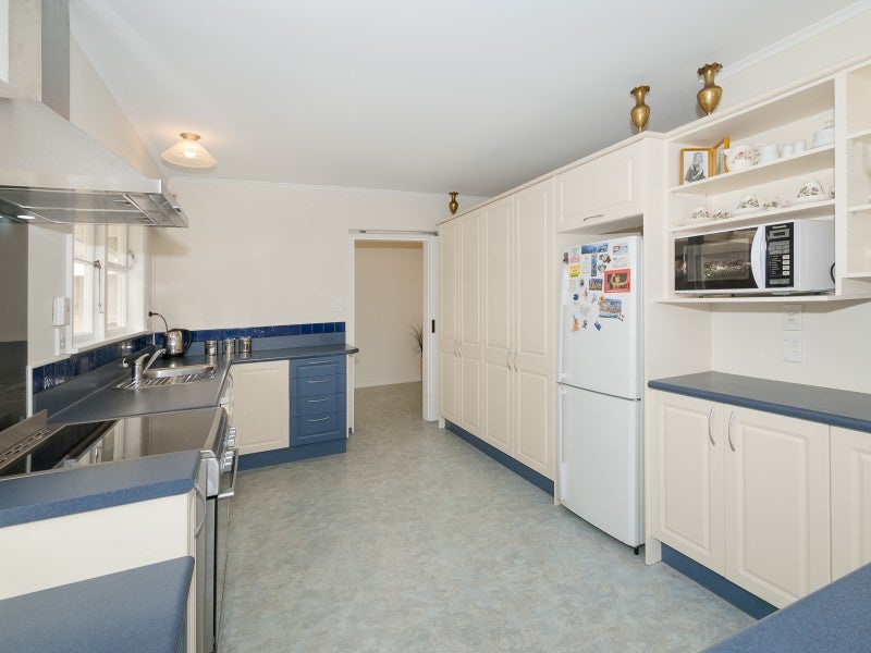 2 Kapuranga Grove, Stokes Valley, Lower Hutt - Carousel 2