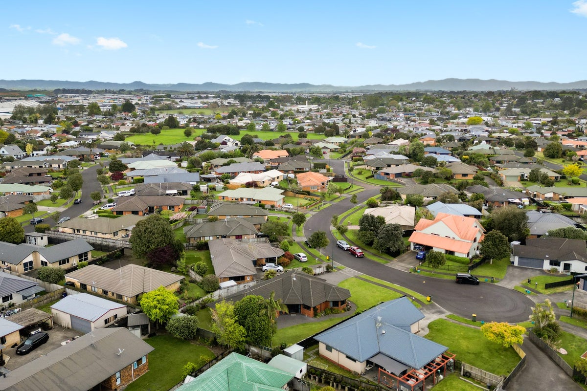 25 Mangakoea Place, St Andrews, Hamilton - Carousel 25