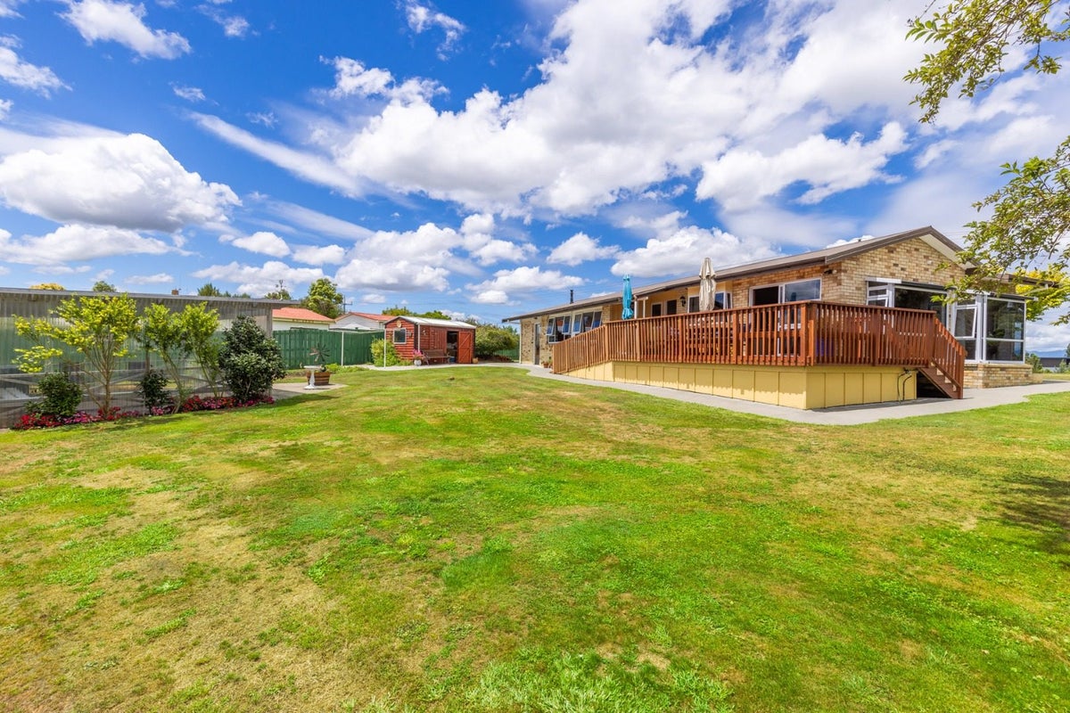 1370 Pukete Road, Pukete, Hamilton - Carousel 13