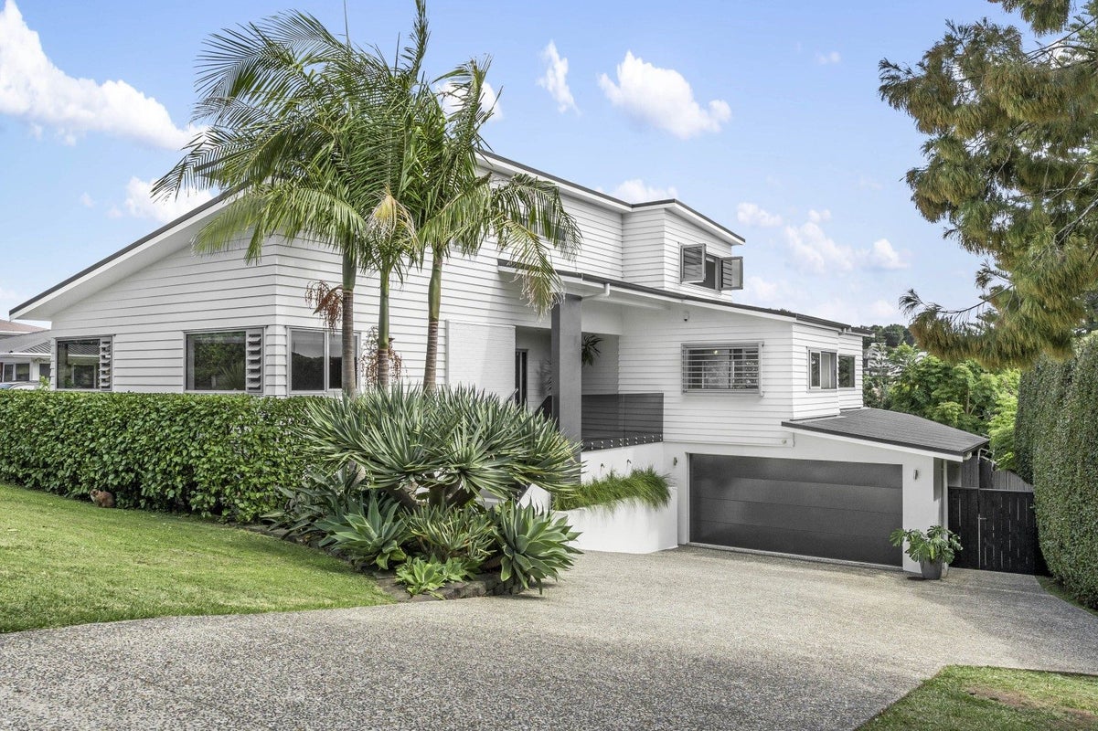 17 Mayfair Crescent, Mairangi Bay, Auckland - Carousel 1