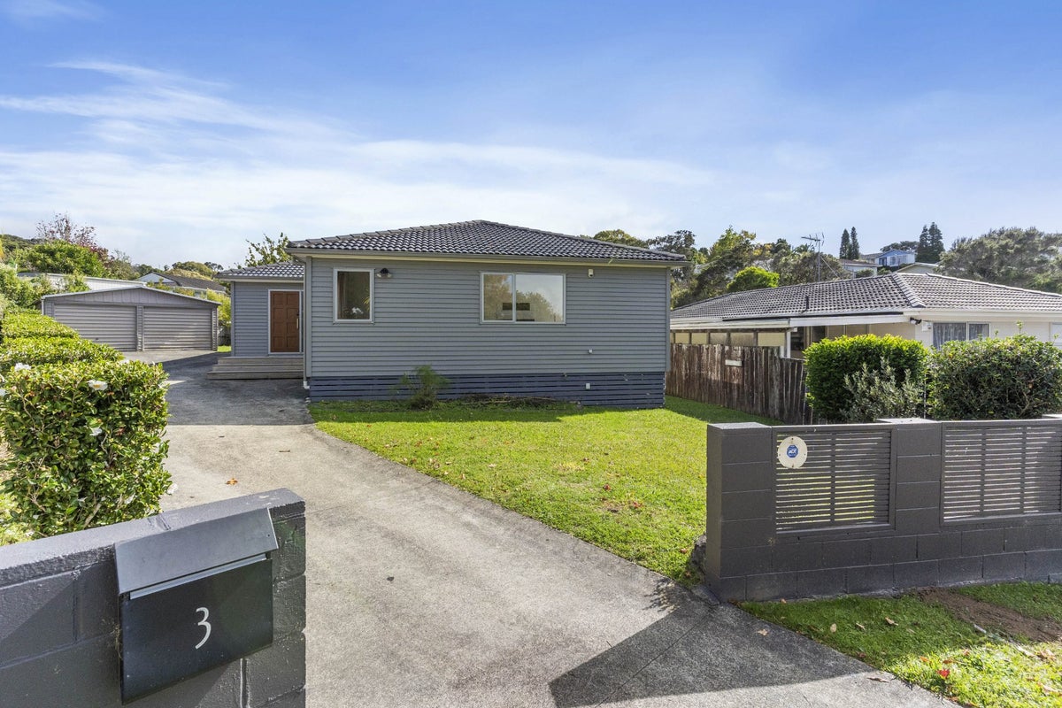3 Julia Place, Totara Vale, Auckland - Carousel 2
