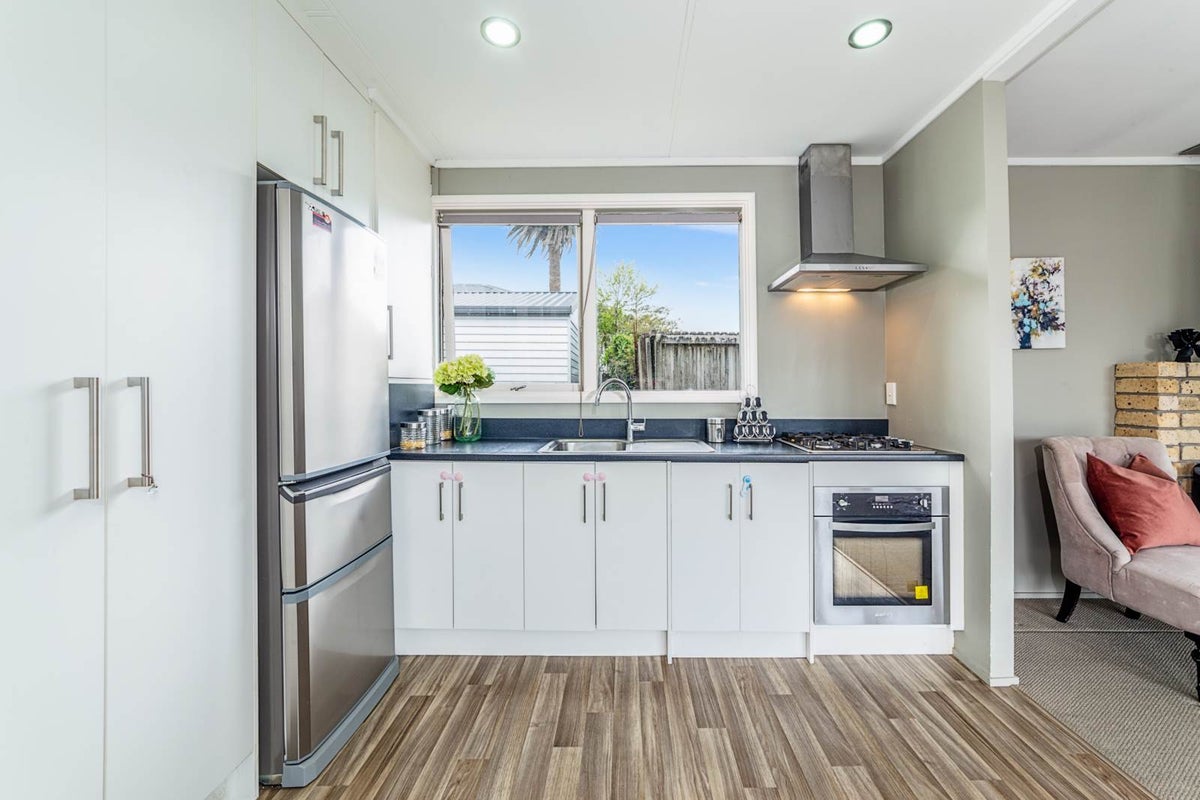 241 Beach Haven Road, Birkdale, Auckland - Carousel 2