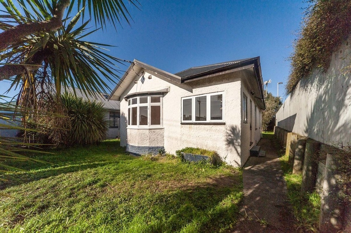 372 Broadway, Miramar, Wellington - Carousel 1