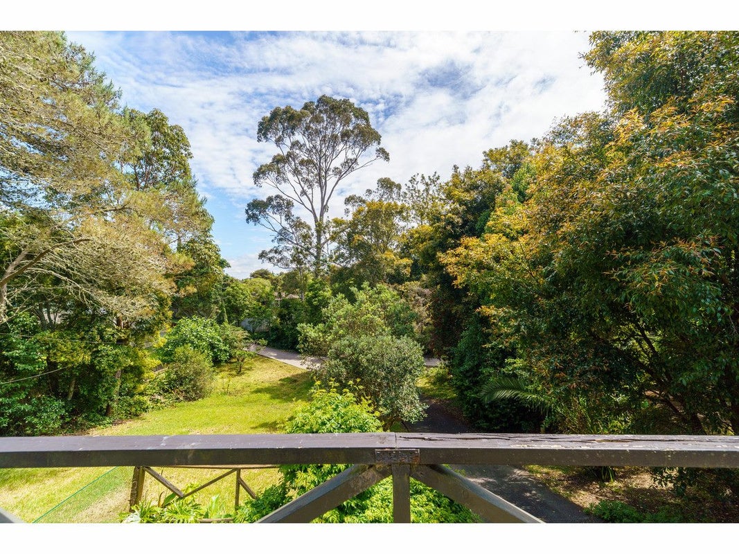 48 Derwent Crescent, Titirangi, Auckland - Carousel 1
