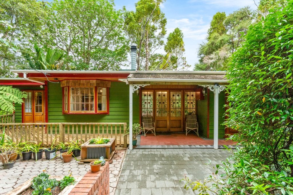 46 Tanekaha Road, Titirangi, Auckland - Carousel 2
