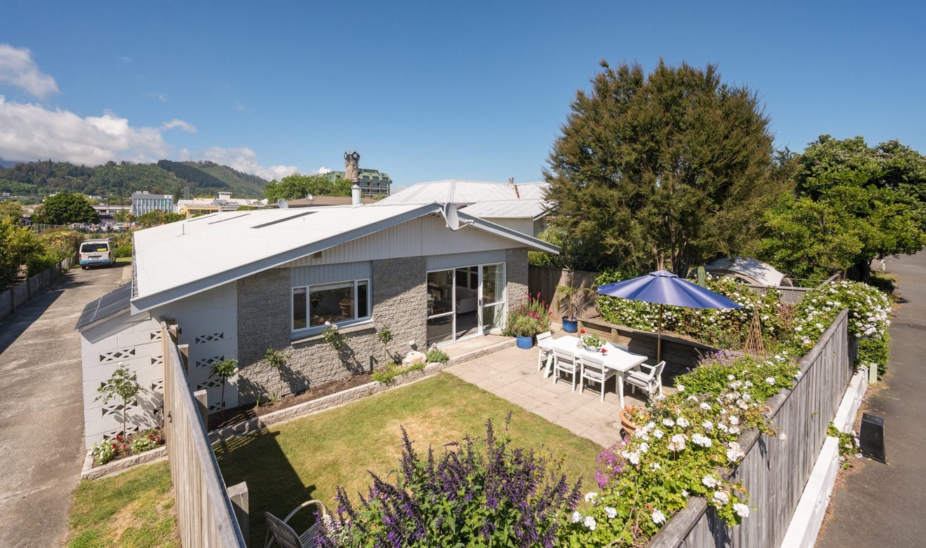 1/6 Grove Street, The Wood, Nelson - Carousel 1