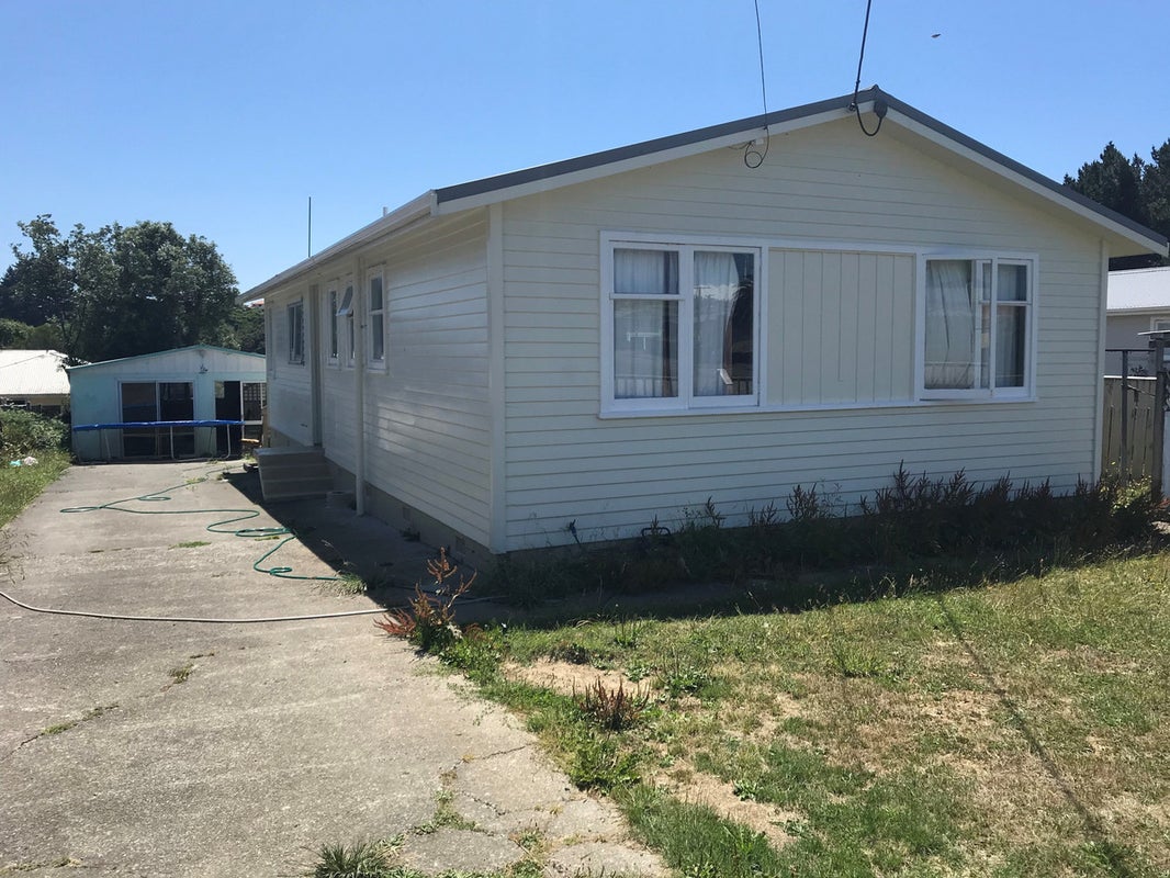 63 Castor Crescent, Cannons Creek, Porirua - Carousel 1