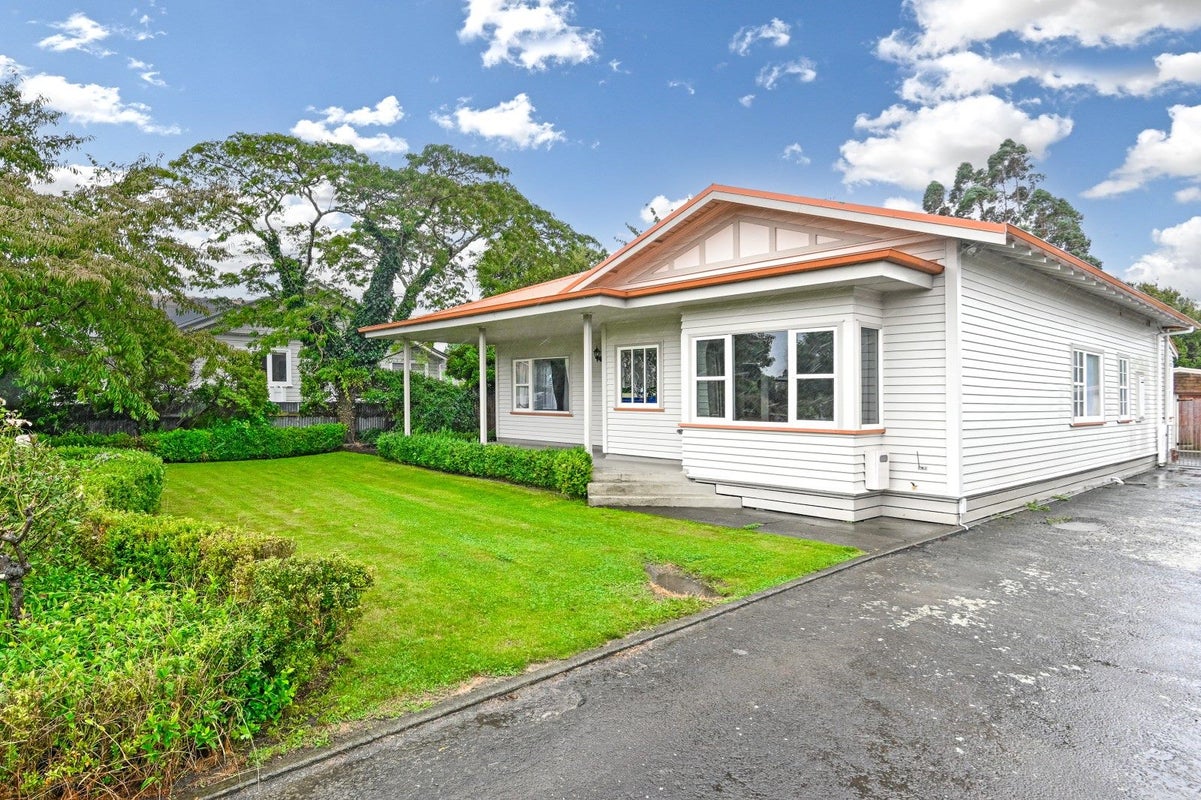 104 Duchess Crescent, Mayfair, Hastings - Carousel 1