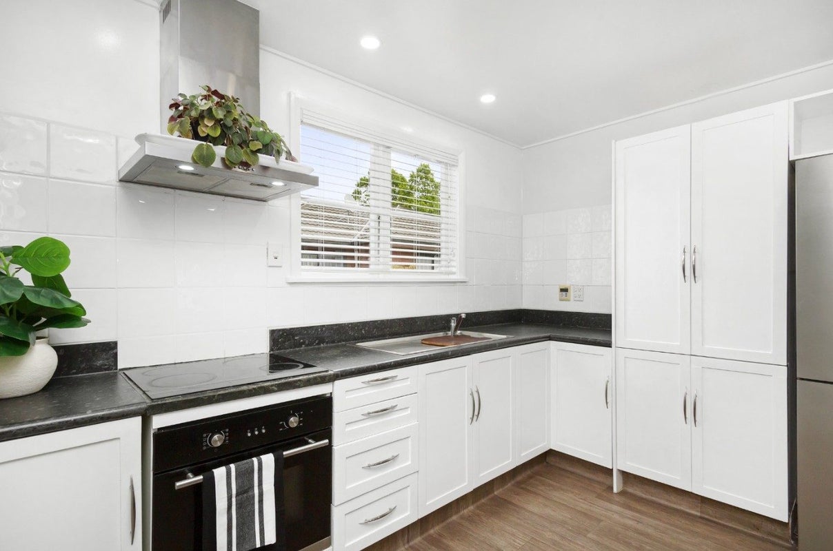 1/223 Stokes Valley Road, Stokes Valley, Lower Hutt - Carousel 2