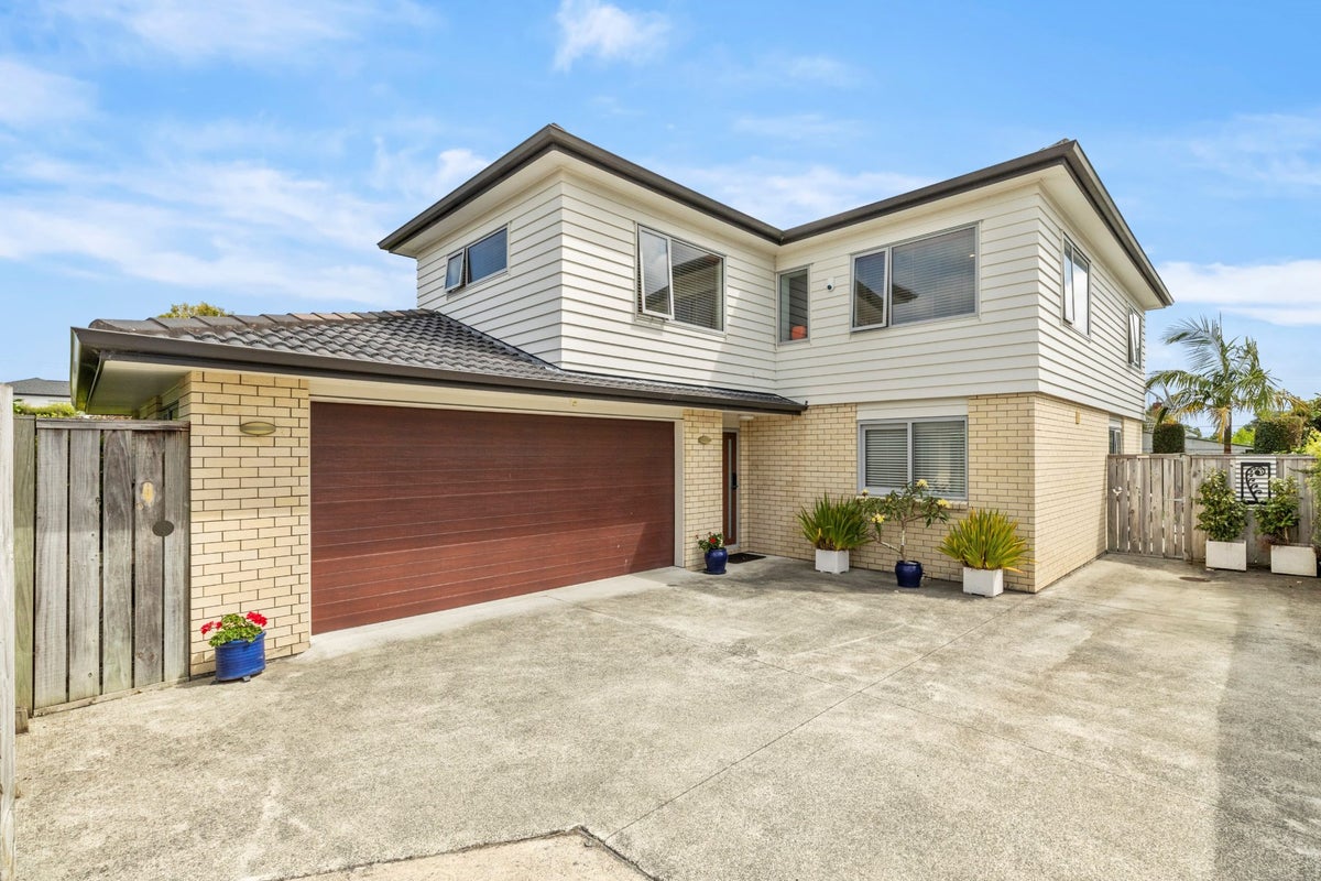 16A Karamu street, Te Atatu Peninsula, Auckland - Carousel 1