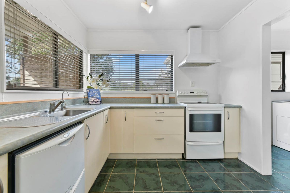 3 Logan Lane, Stanmore Bay, Whangaparaoa - Carousel 2
