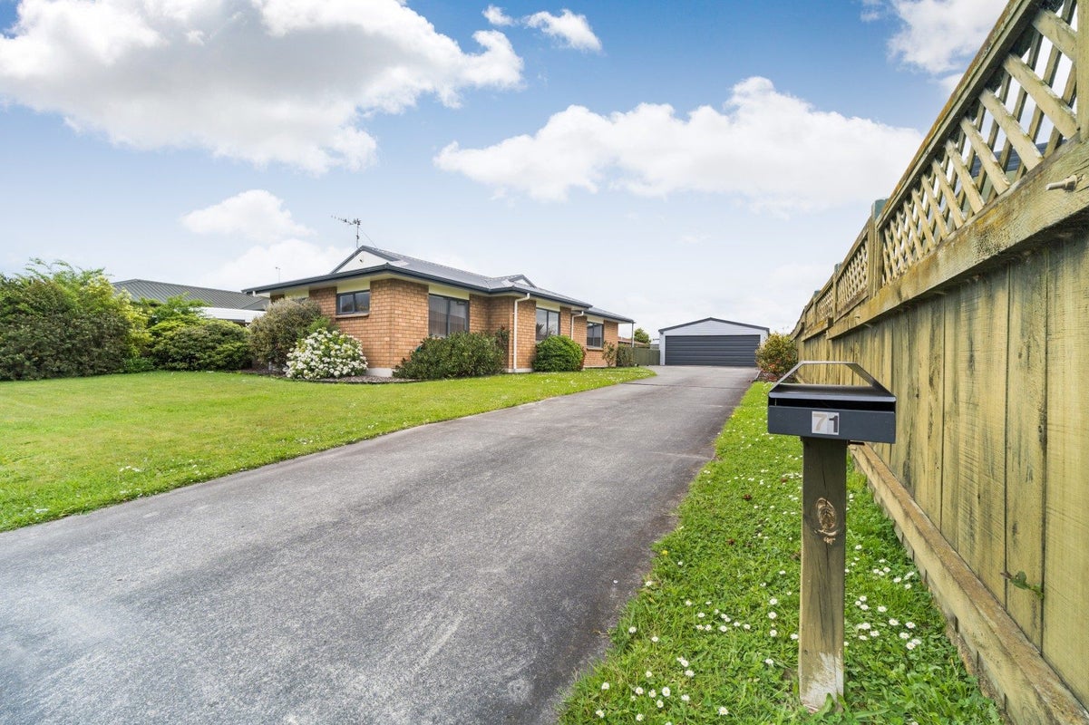 71 Rhodes Drive, Kelvin Grove, Palmerston North - Carousel 2