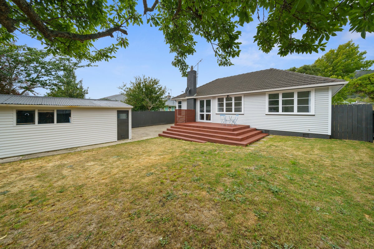 14 Walker Grove, Stokes Valley, Lower Hutt - Carousel 1