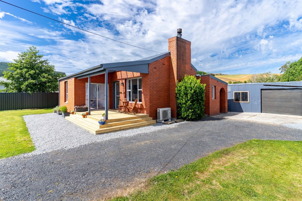 6 North Foreland Street, Waihola - Carousel 1