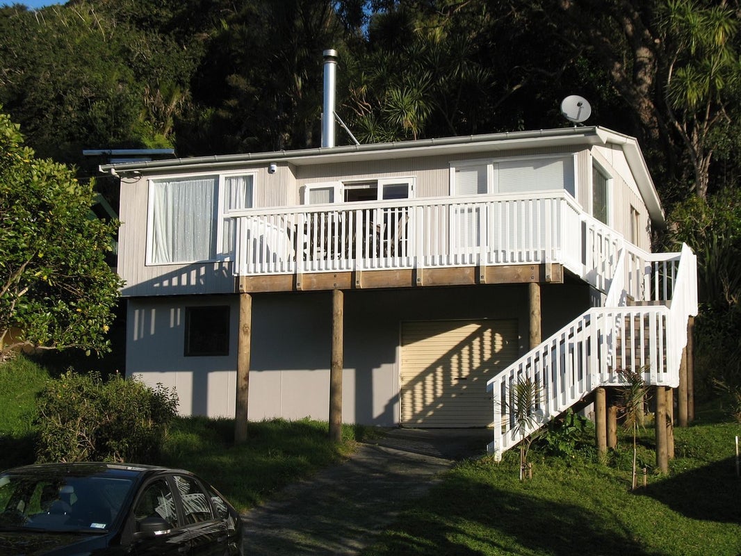 25 Foster Avenue, Huia, Auckland - Carousel 1