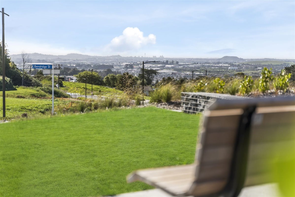 4 Bendridge Street, Flat Bush, Auckland - Carousel 2