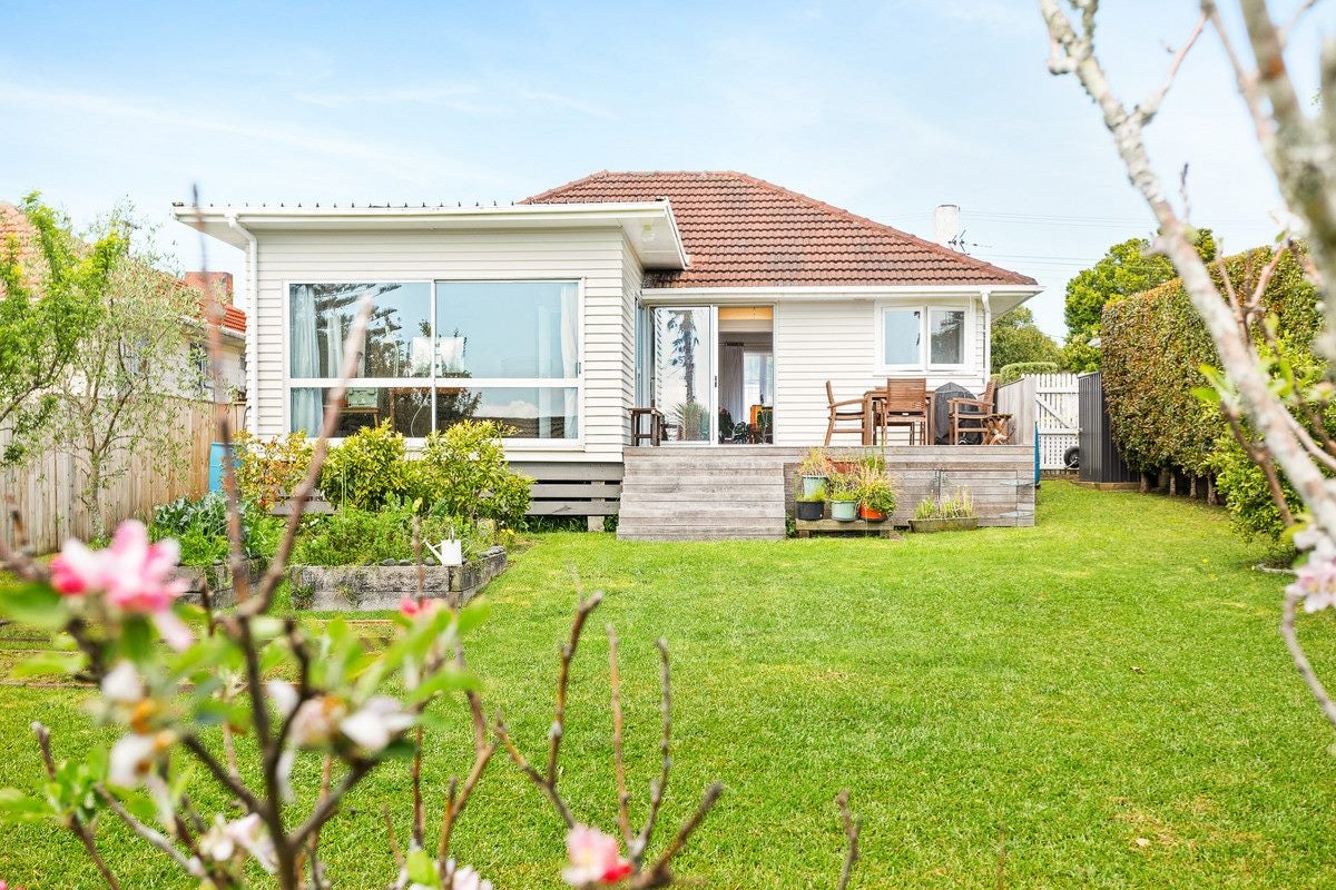 31 Vodanovich Road, Te Atatu South, Auckland - Carousel 1