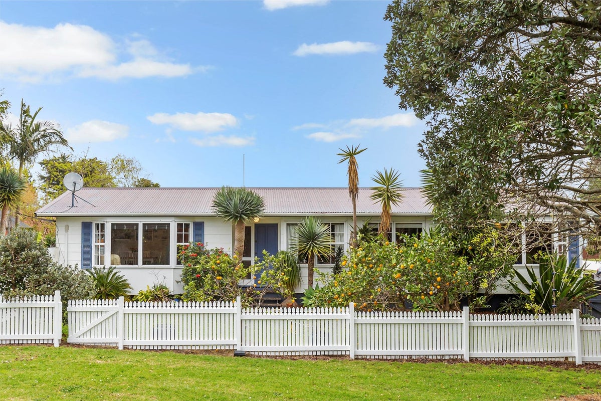 45 Seaward Place, Wattle Downs, Auckland - Carousel 1