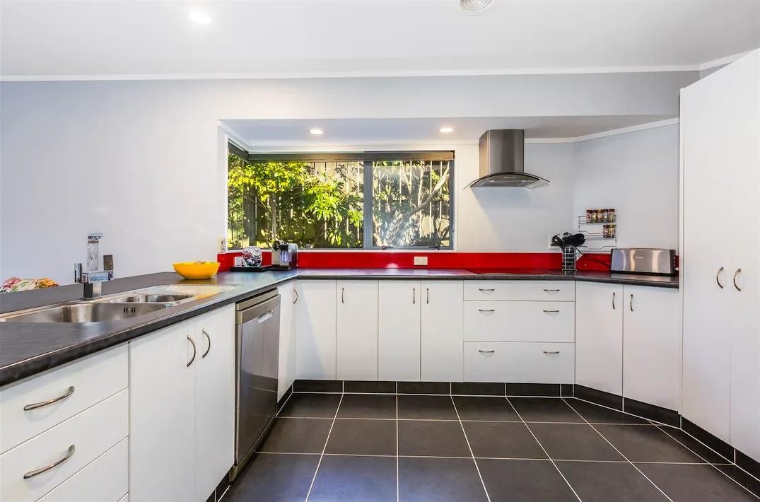 18 Joseph Banks Drive, Whitby, Porirua - Carousel 2