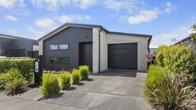 8 Trewern Avenue, Chartwell, Hamilton - Carousel 1