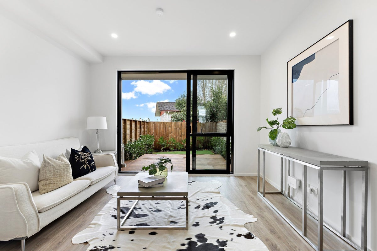 11D Mandarin Place, Half Moon Bay, Auckland - Carousel 2