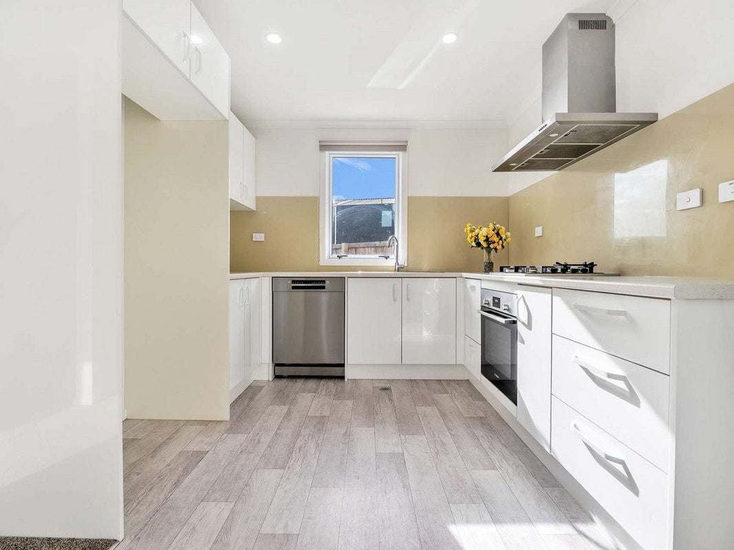 2/8 Mila Paige Close, Glenview, Hamilton - Carousel 1