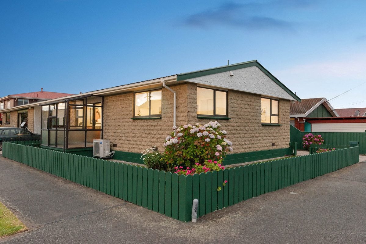 10 Bellona Street, Saint Kilda, Dunedin - Carousel 1
