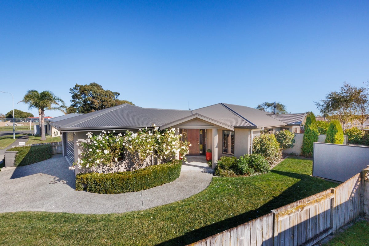 3 Sunshine Place, Kelvin Grove, Palmerston North - Carousel 1