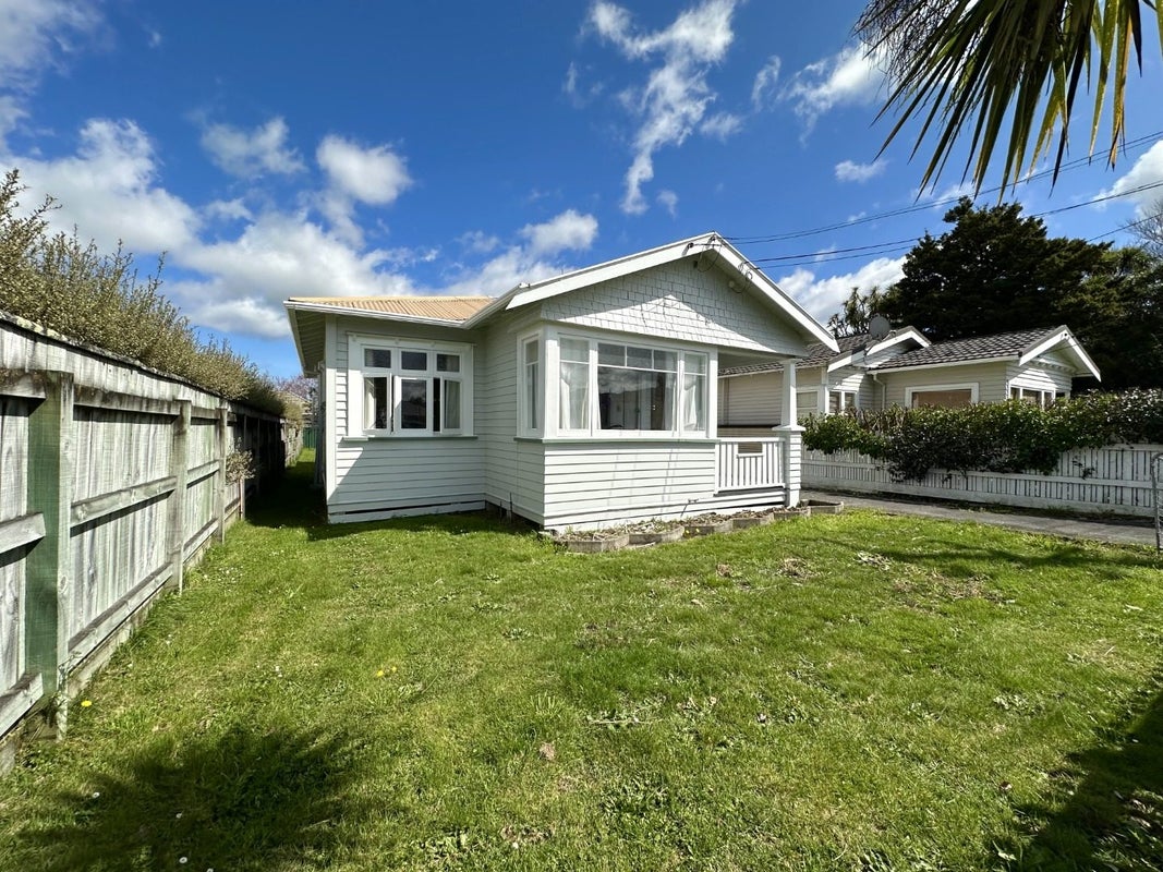 4 Beth Street, Trentham, Upper Hutt - Carousel 1