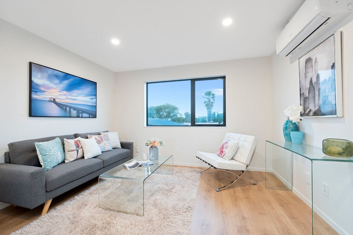 7/11 Hereford Street, Te Atatu Peninsula, Auckland - Carousel 2