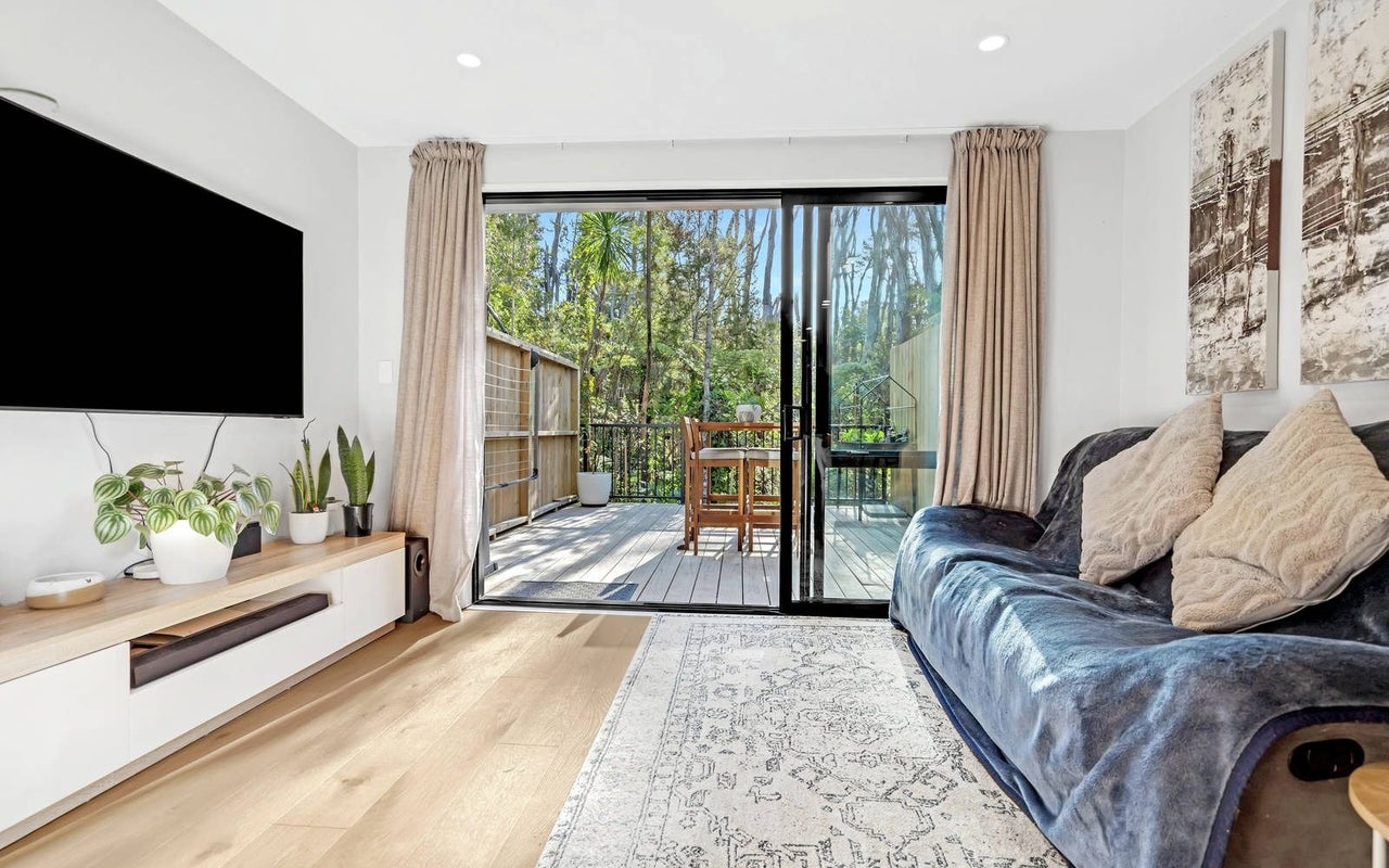 27 Tokai Place, Glen Eden, Auckland - Carousel 1