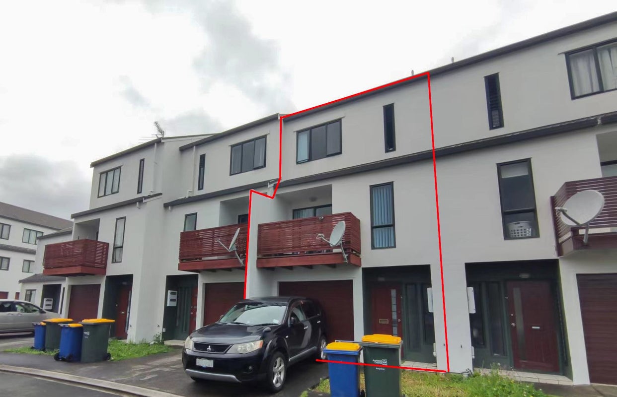 12/12 Ambrico Place, New Lynn, Auckland - Carousel 1