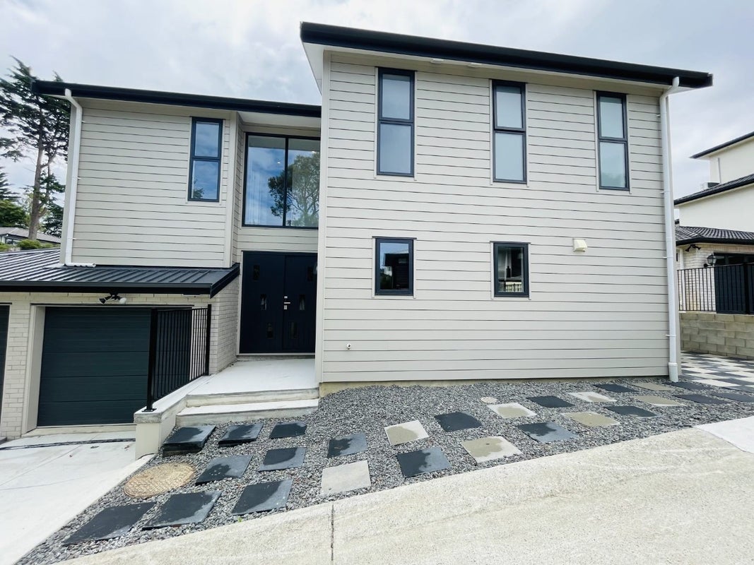 12A Oriana Avenue, Lynfield, Auckland - Carousel 1