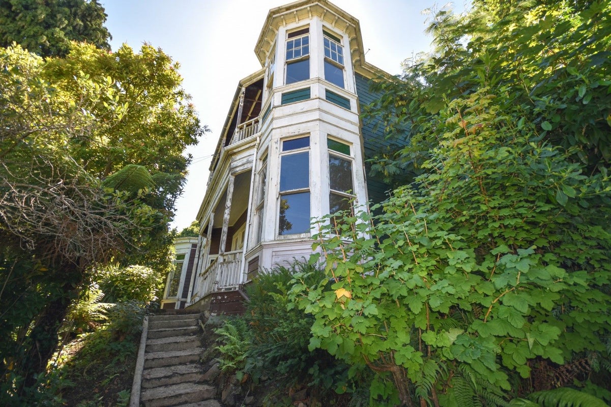 84 Bank Street, Dalmore, Dunedin - Carousel 1