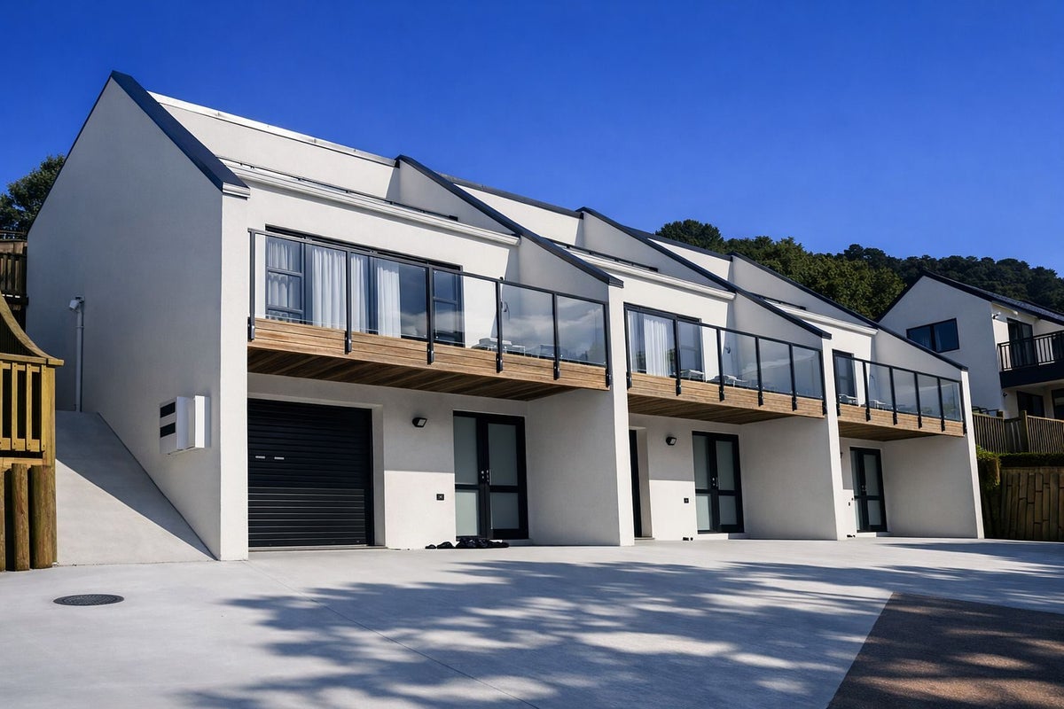 5 Dee Place, Torbay, Auckland - Carousel 1