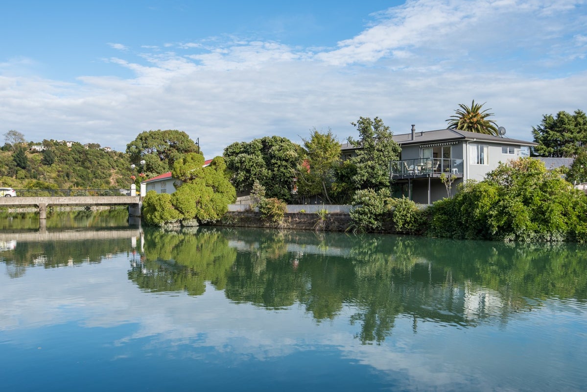 2A Grove Street, The Wood, Nelson - Carousel 1