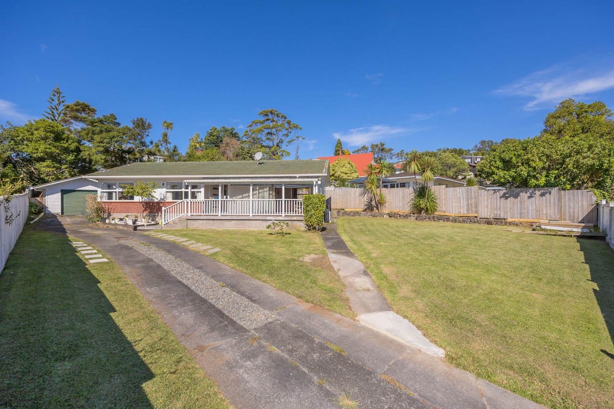 1 Mawson Avenue, Torbay, Auckland - Carousel 2